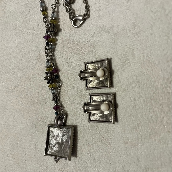 Fashion necklace and clip earring set - Picture 5 of 6